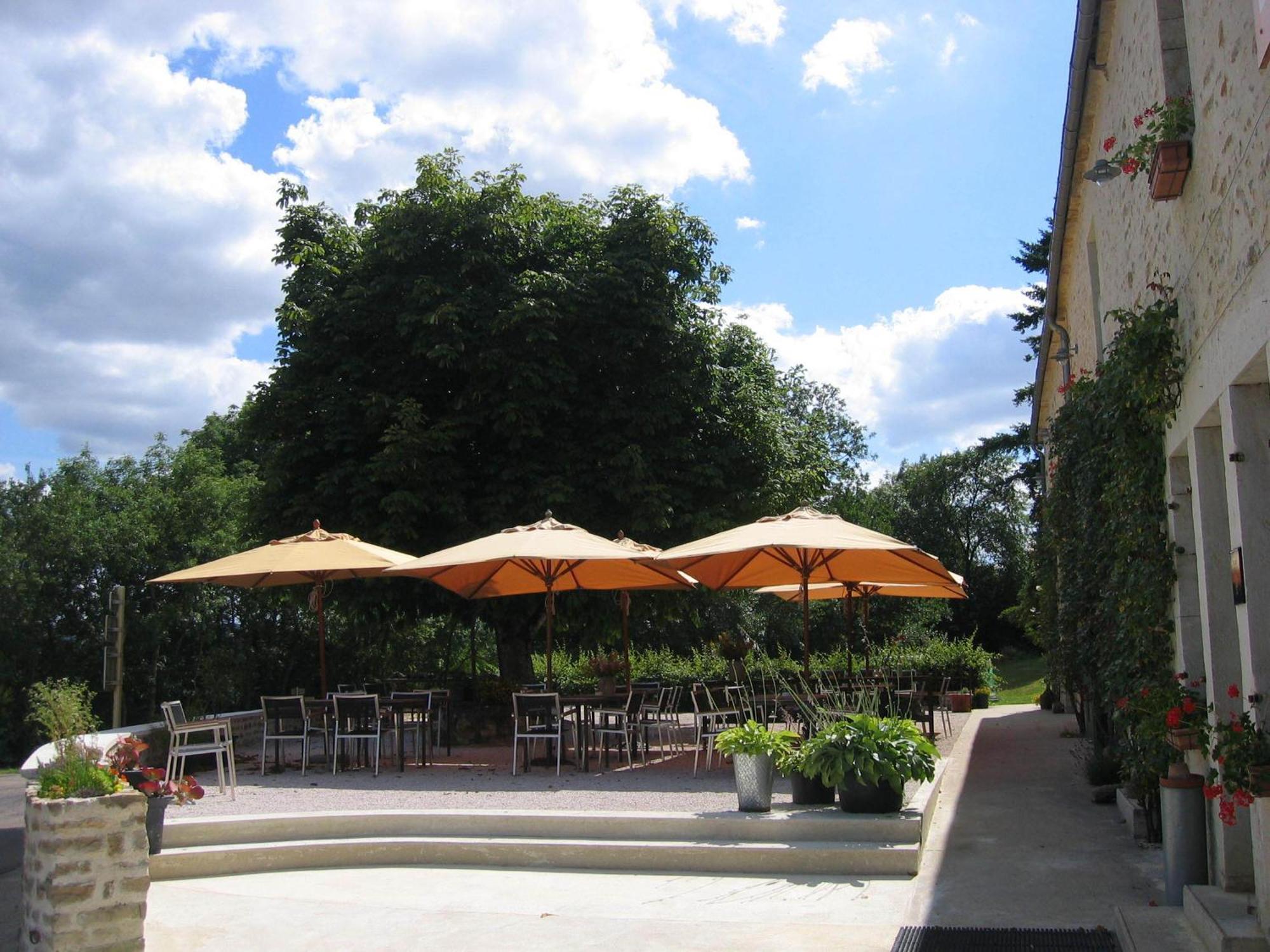 Hotel Les Deux Ponts Pierre-Perthuis Exterior foto