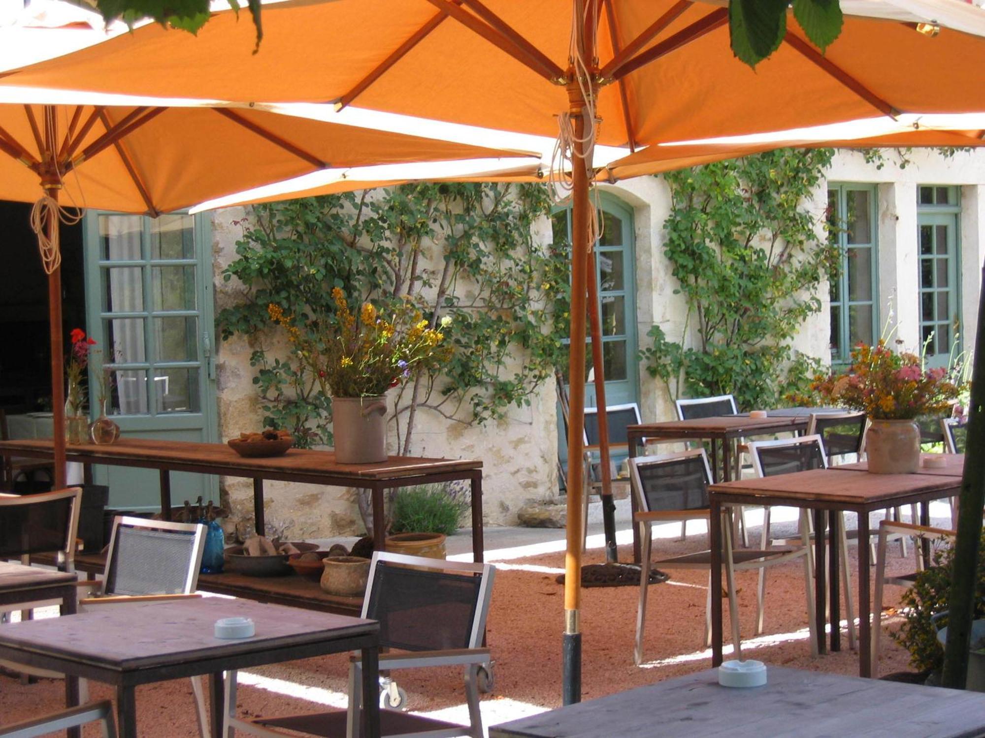 Hotel Les Deux Ponts Pierre-Perthuis Exterior foto